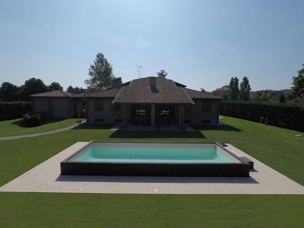 Piscine Laghetto Divina semi-enterrée à Greoux les Bains