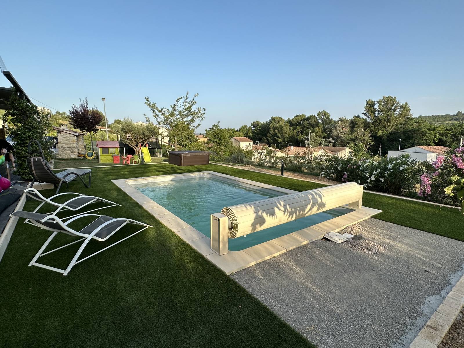 PISCINES IBIZA MANOSQUE COQUE POLYESTER NEVADA