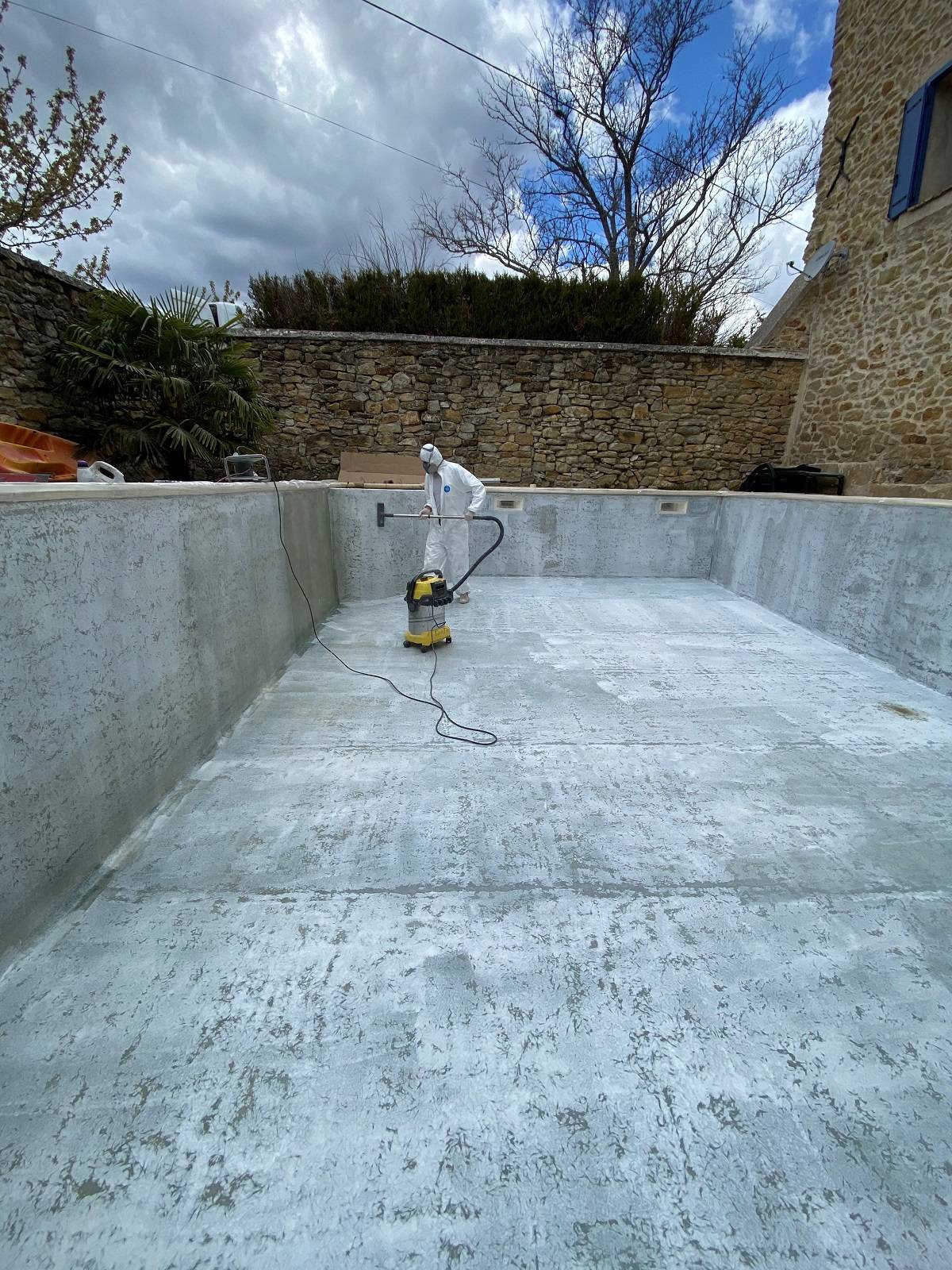 Début du chantier pour la rénovation du bassin